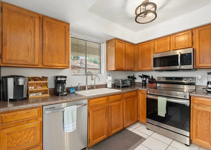 2br Near Golf, Shopping & Nightlife Holiday home
