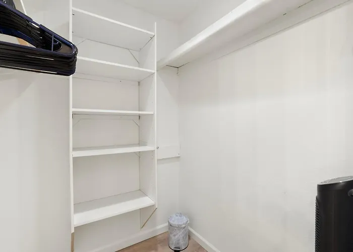 2br Near Golf, Shopping & Nightlife