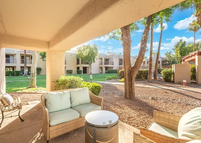 2br Near Golf, Shopping & Nightlife